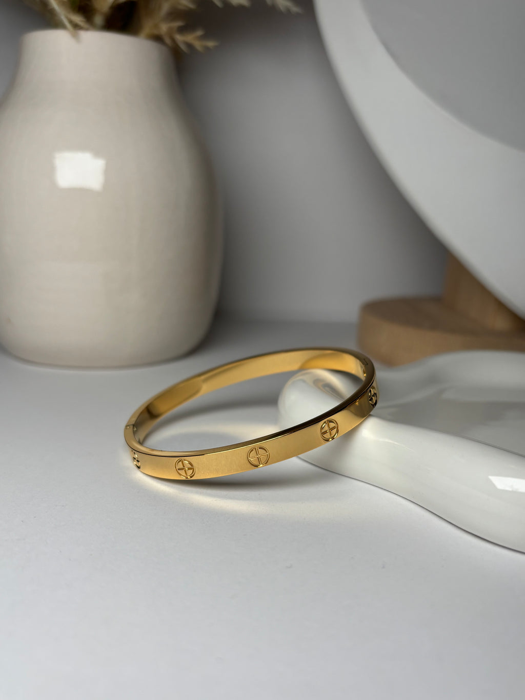 Eterna Bangle